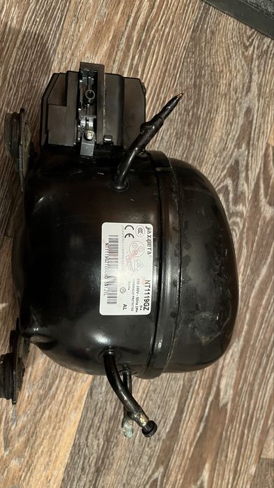 Продам холодильный компрессор