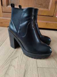 Botine negre Bershka mărimea 36