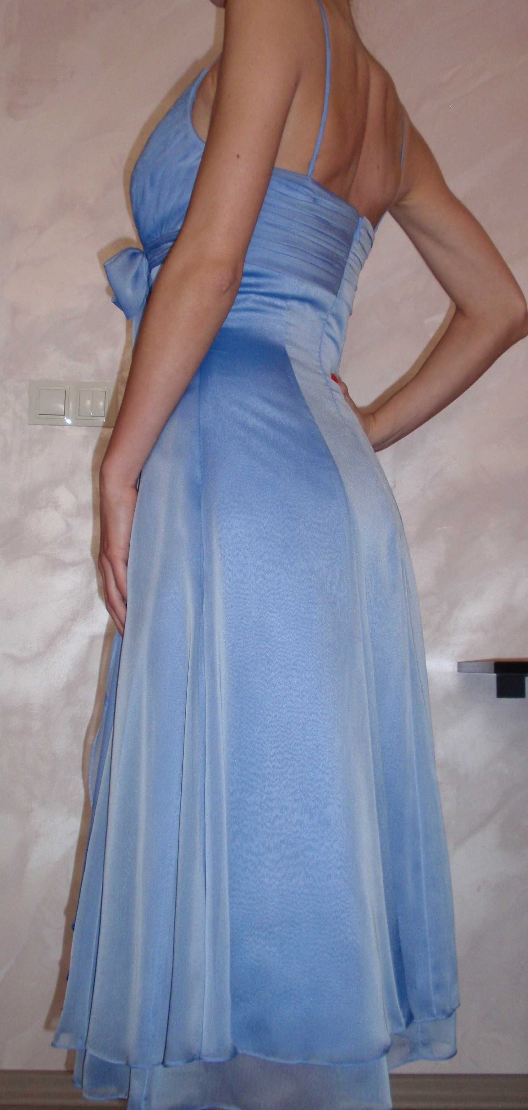 Елегантна рокля, подходяща за абитуриентка