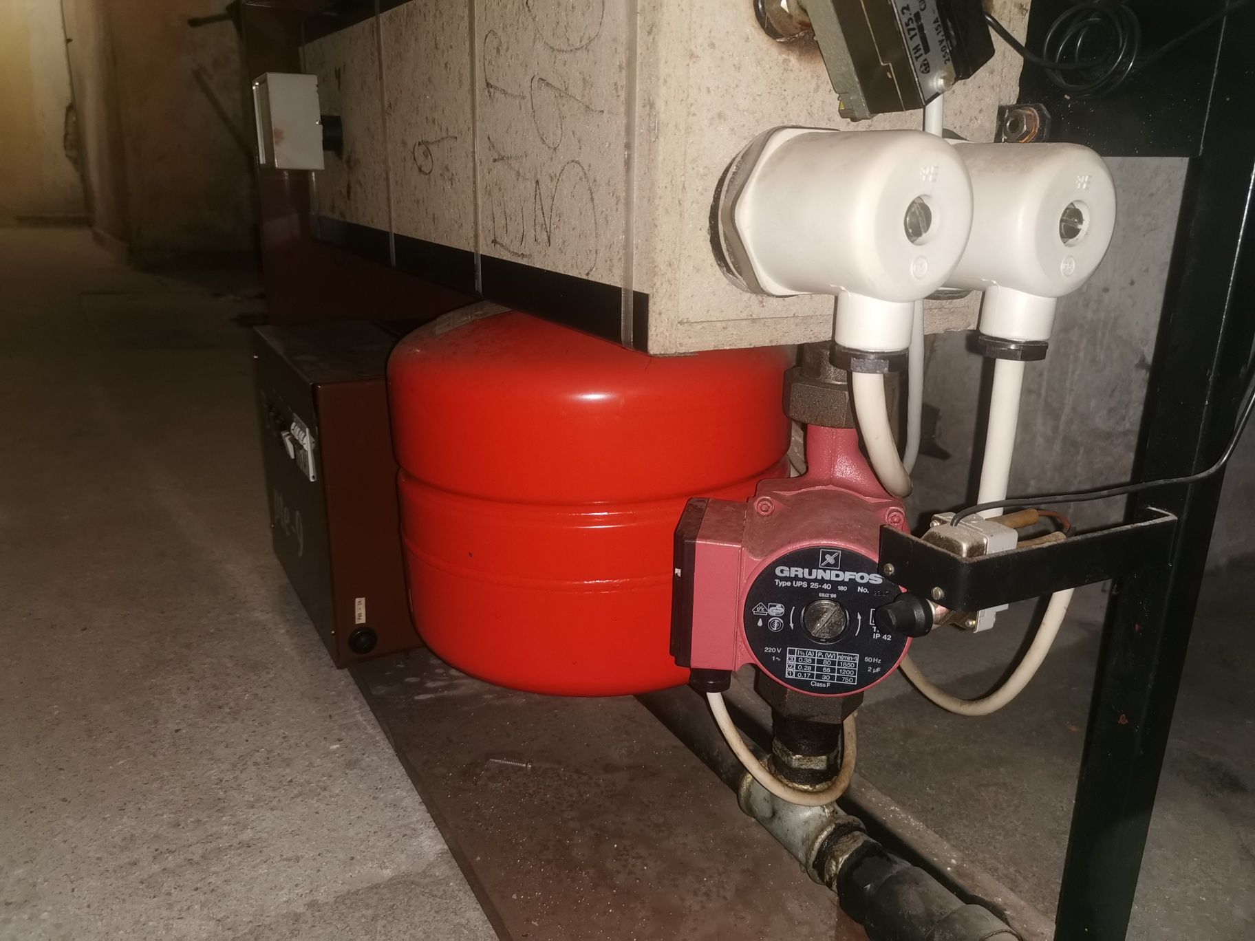 Циркулационн помпа GRUNDFOS UPS 25-40 180