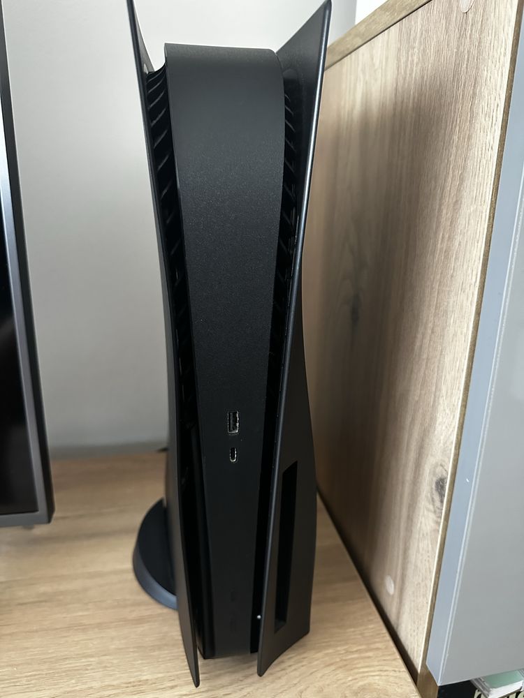 PlayStation 5 black + fete originale albe+ controller negru