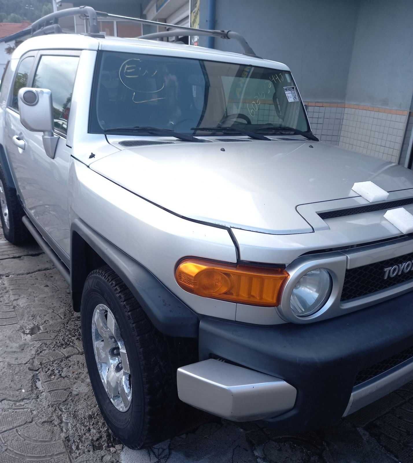 Toyota FJ Cruiser - на части