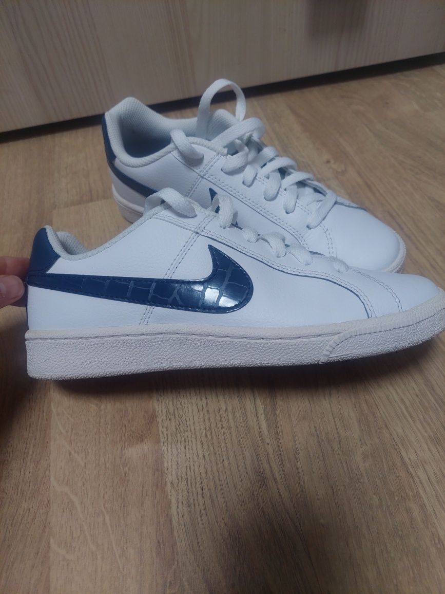 Дамски маратонкиNIKE