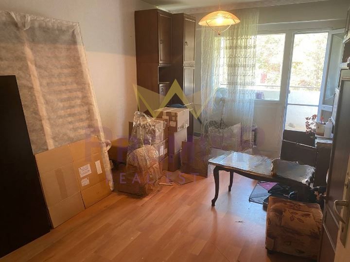 Продава се Тристаен апартамент в Бургас, Славейков - 80 кв.м за 2075 €/кв.м - Снимка #1