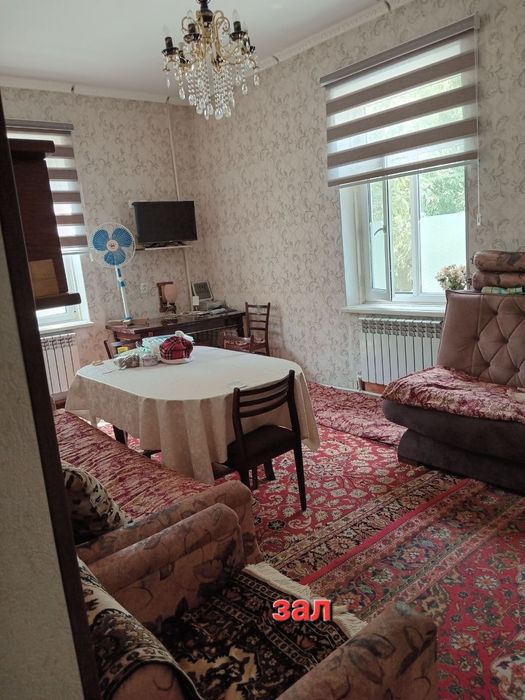 Продаётся 3х комн квартира на 1этаже высоко потолочный с двориком