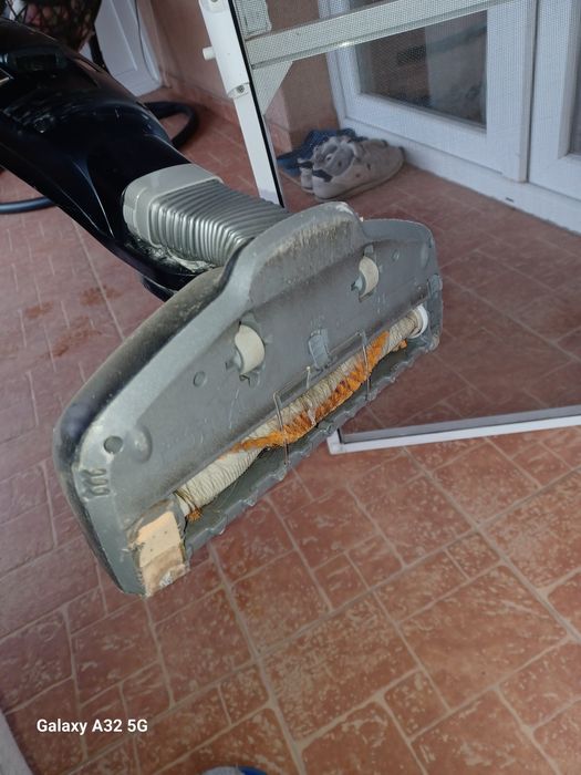 Vând Aspirator AEG  Ergorapido