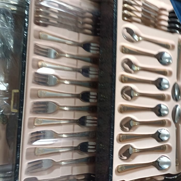 Набор столовых приборов VL-893 состоит из 86 предметов,