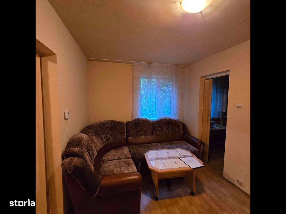 Vând apartament Hunedoara.