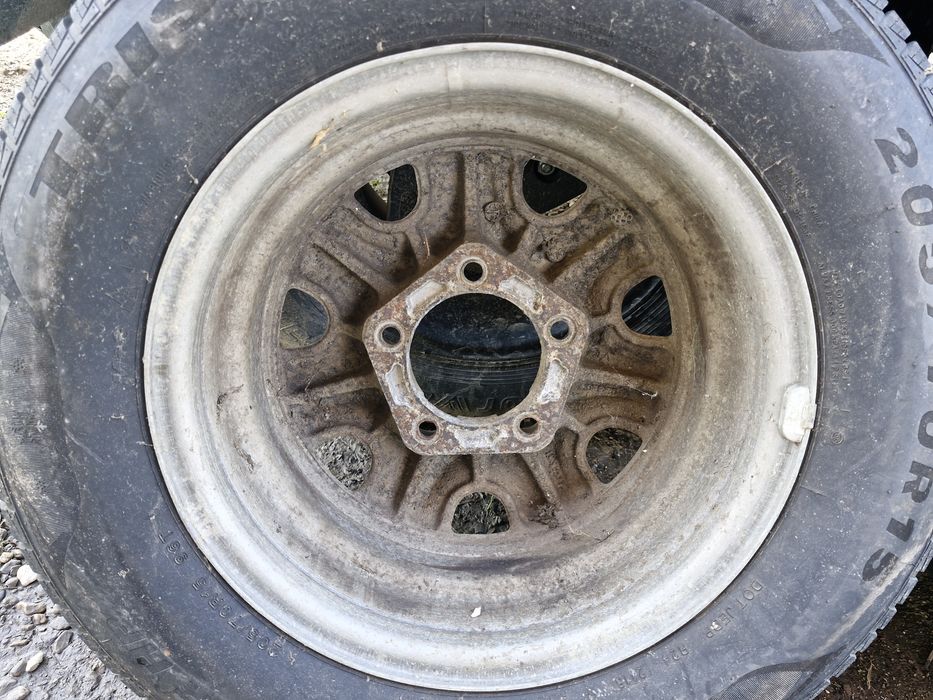 Vând roti 205/70 R15 Suzuki Vitara/Samurai/Jimny cauciuc Iarna