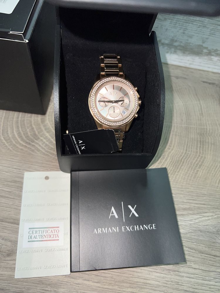 Часовник Armani rose gold с камъни swarovski