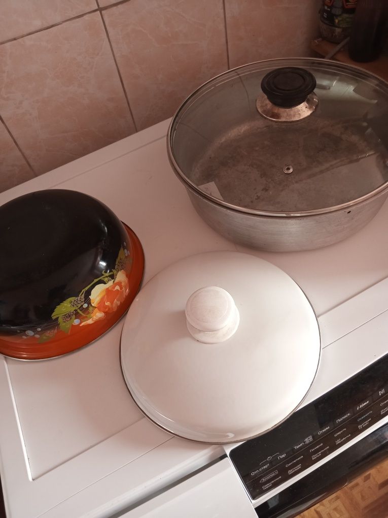 Продам российскую новую крышку 26 см в диаметре и другую кухонную ут
