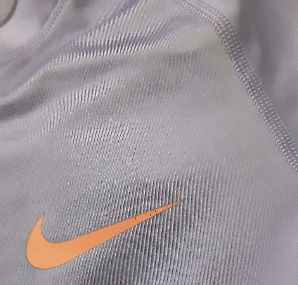 (M) NIKE PRO оригинален сет тениска и клин 45.00лв