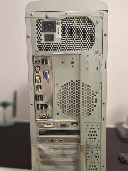 Calculator de gaming retro, GT 630, 1TB  cu TV/Monitor SAMSUNG 22"