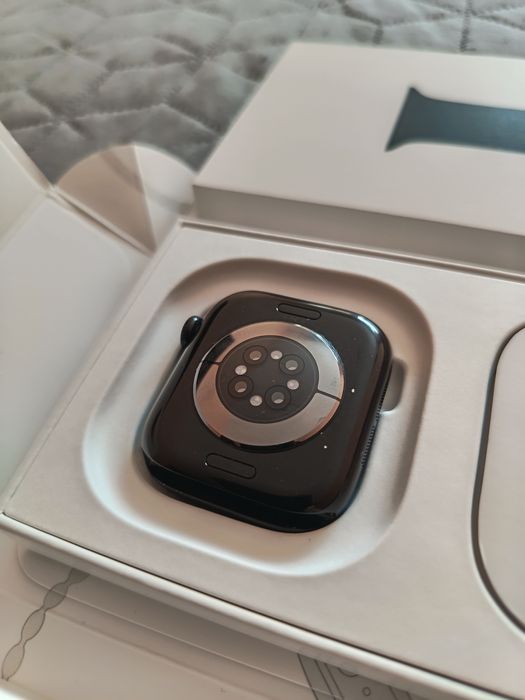 Apple Watch S10 GPS 42mm Jet Black M/L - с остатъчна гаранция