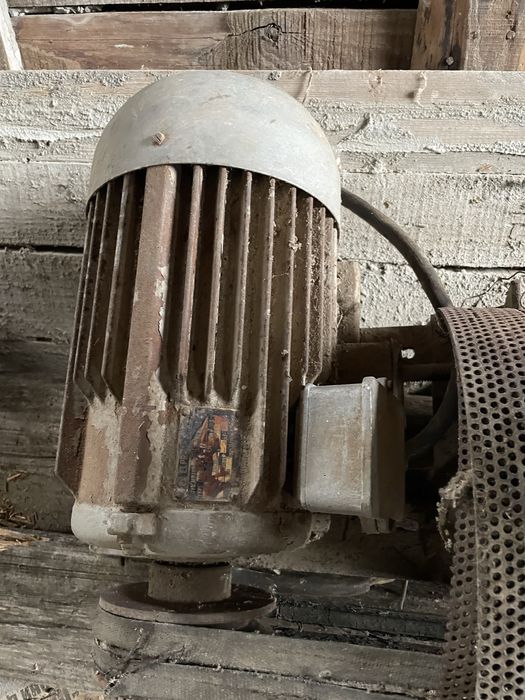 Продавам фуражомелка