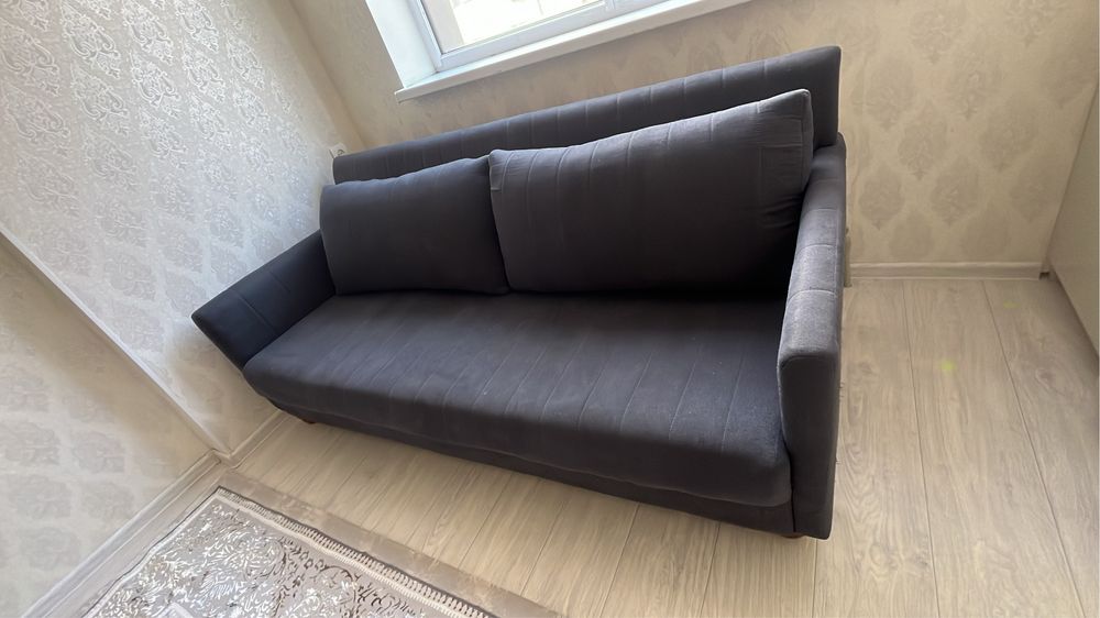 Диван продается.