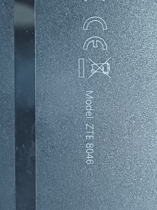 ZTE Blade V40 cu displayul spart. Placa este ok