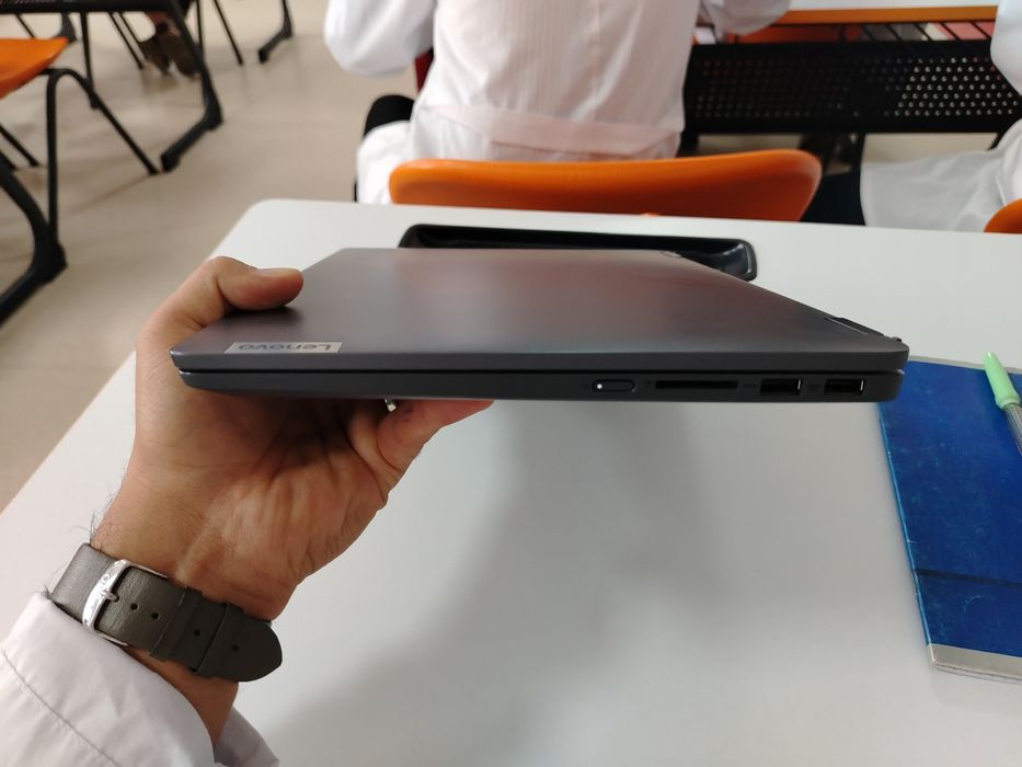 Lenovo sensorlik noutbuk