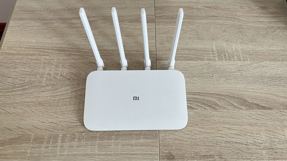 Продам Wi-Fi роутер Xiaomi Mi Wi-Fi Router 4A Gigabit Edition