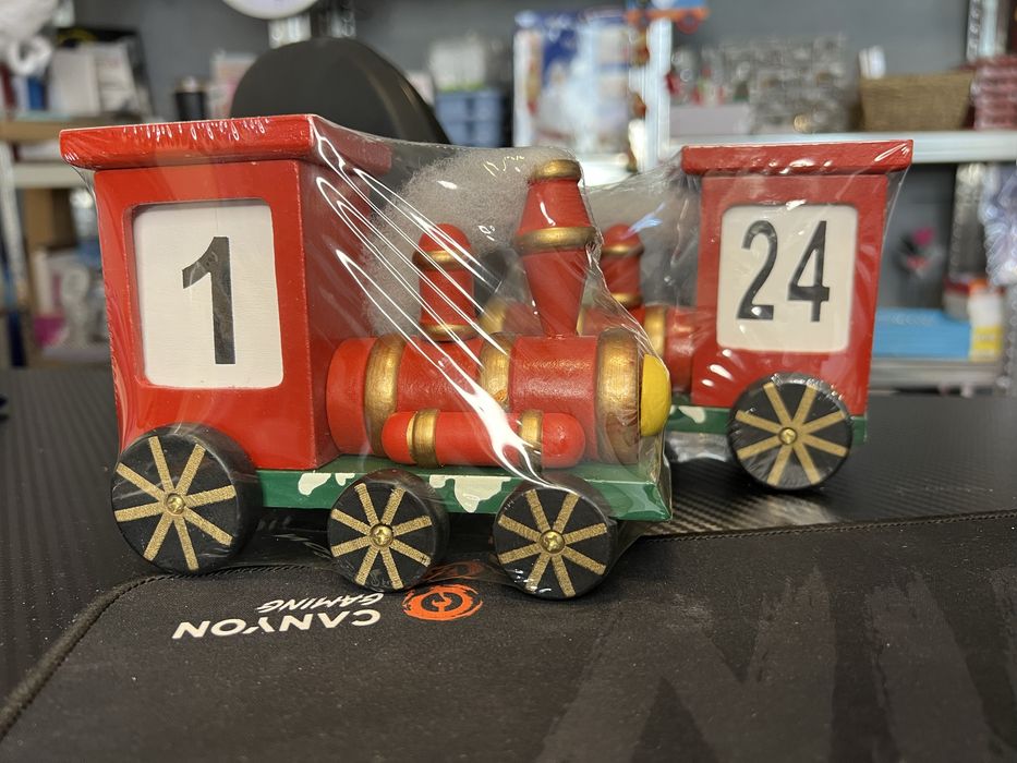 Коледен календар – дървено влакче