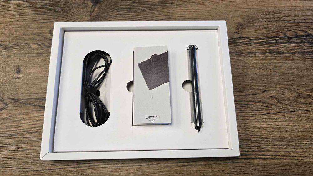 Tableta grafica Wacom Intuos M Bluetooth, Negru