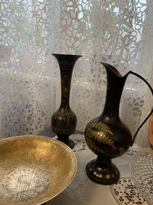 Индийские вазы и тарелка из латуни