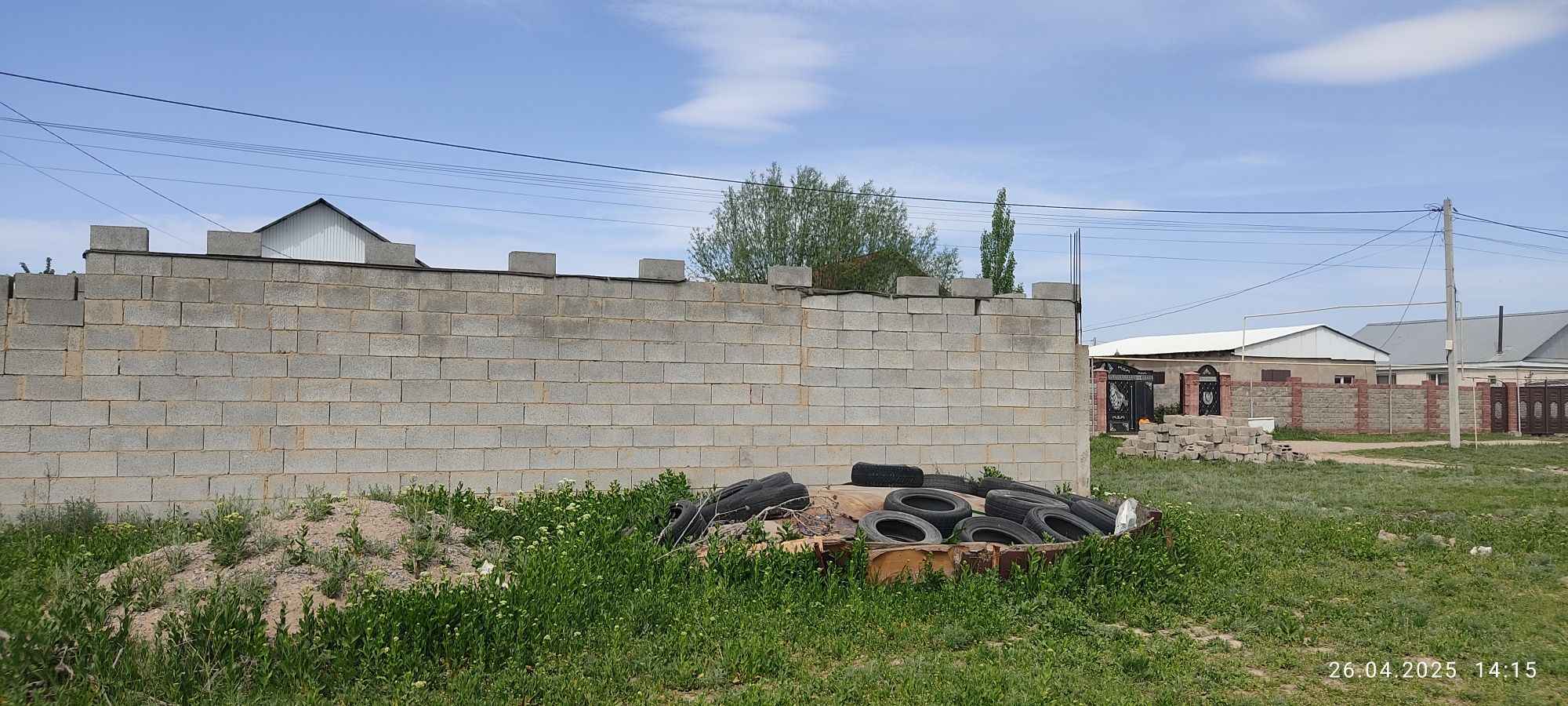 Продам дом недостроенный в стиле хайтека