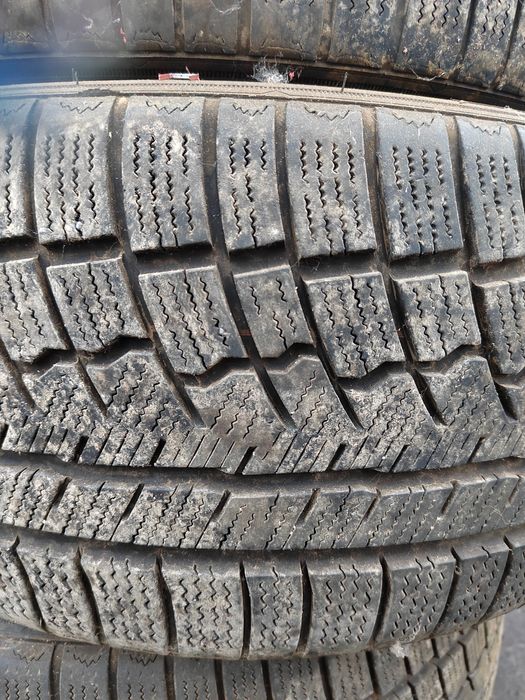 Зимни гуми 225/40 R18   92V XL M+L 4броя