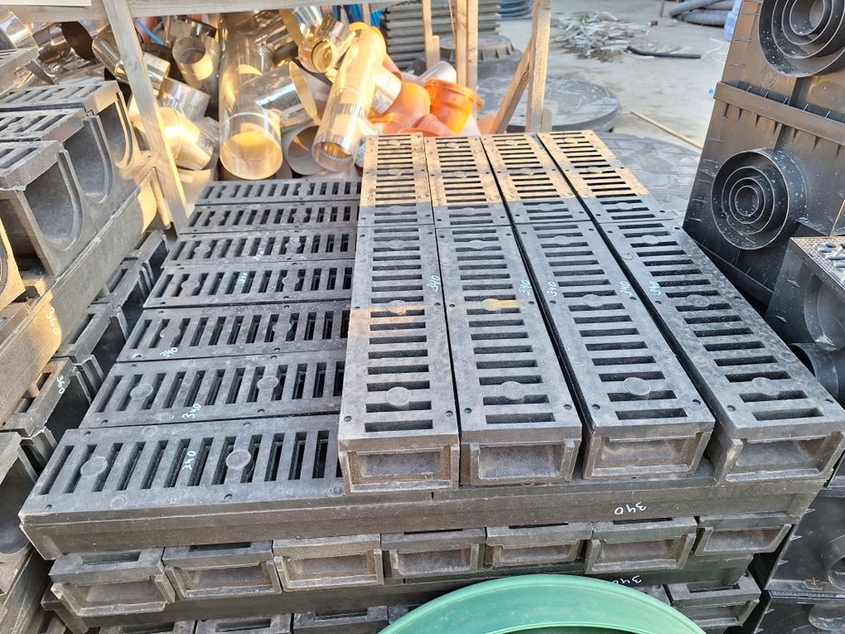 Vând capace , rigole din polimer