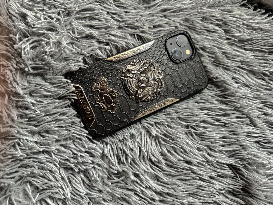 Продам iPhone 13