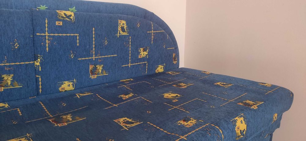 Разтегателен диван с място за съхранение