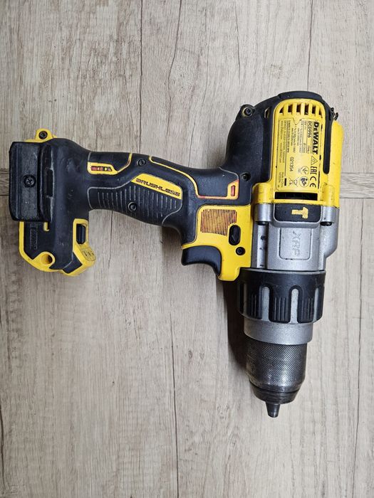 Masina de gaurit si insurubat Dewalt DCD996NT