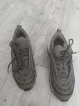 Adidasi nike  kaki