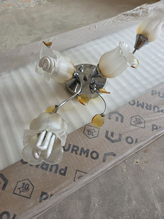 Vând lustra becuri subțiri