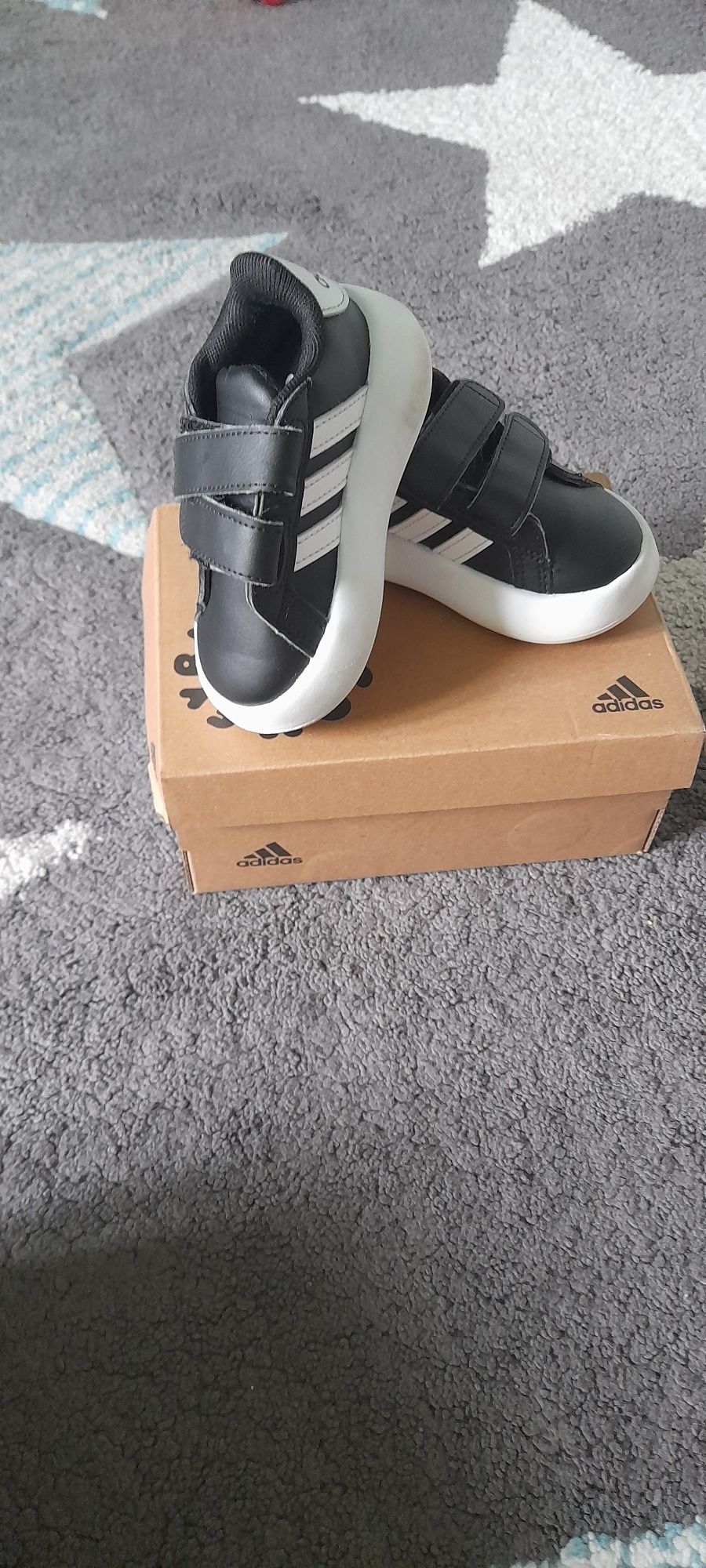 Бебешки маратонки adidas номер 20