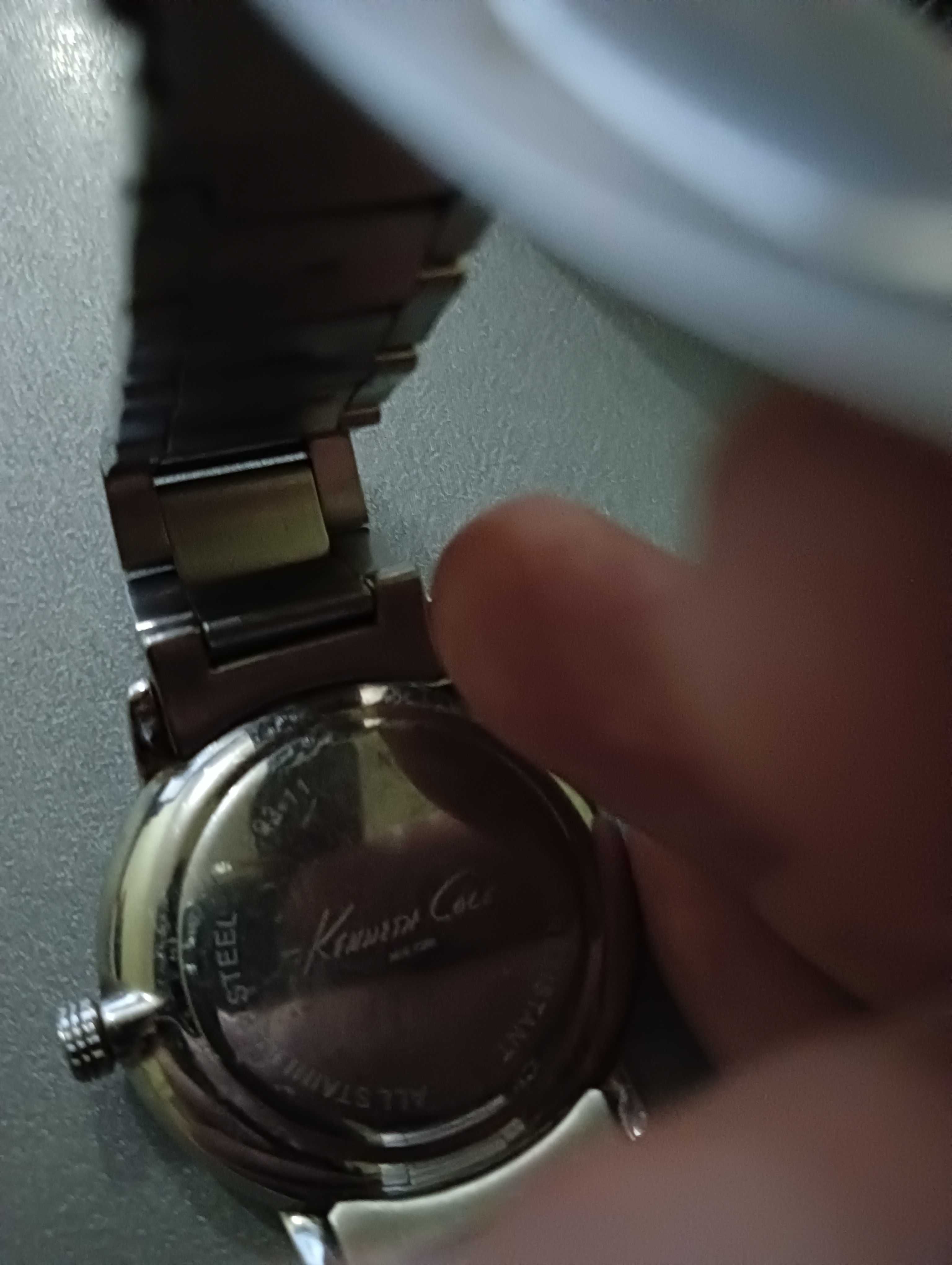 Часовник Kenneth Cole