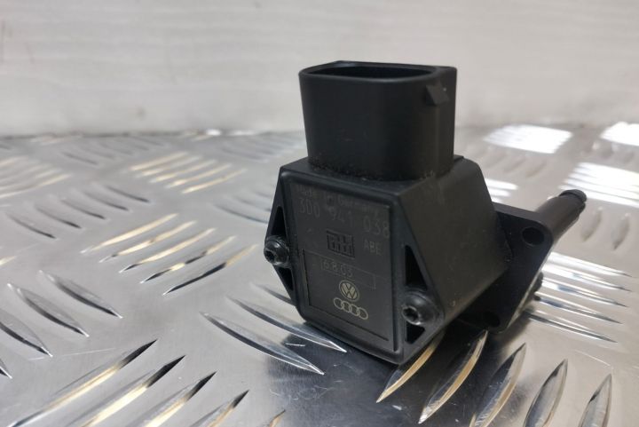 Senzor unghi de balansare a portbagajului hidraulic 3D0941038 Volkswa