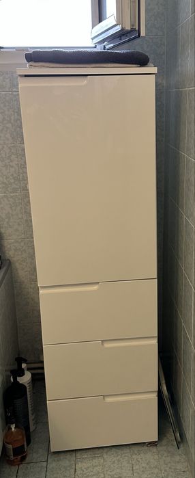 Dulap de baie cu 2 rafturi si 3 sertare in stare f buna, 135 cm