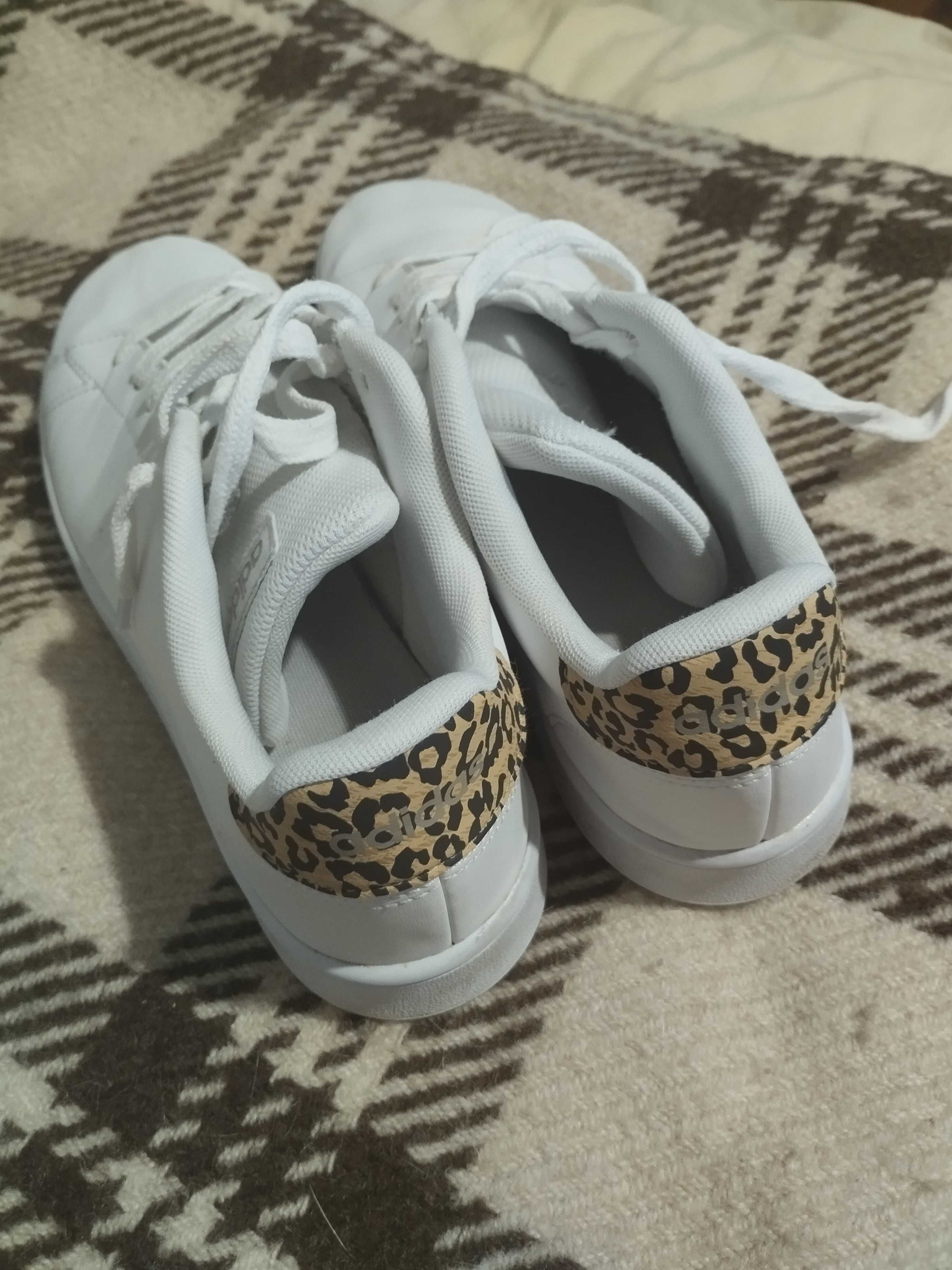 Маратонки Adidas 38