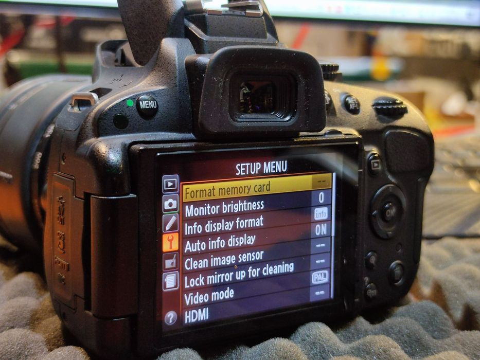 Nikon D5100 + Tamron AF Aspherical 28-200mm