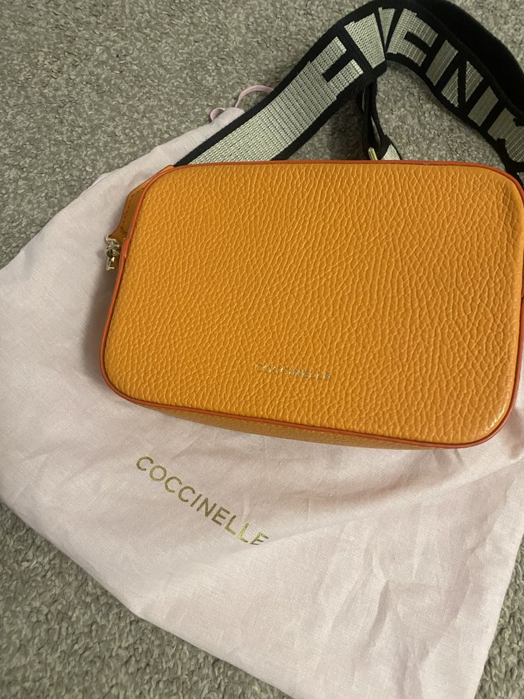 Дамска чанта Coccinelle естествена кожа