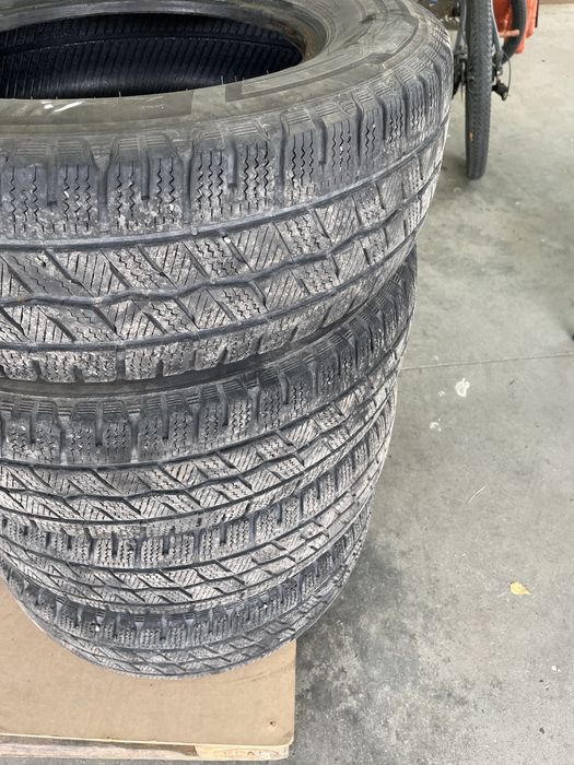 Зимни гуми бус 215/70/15