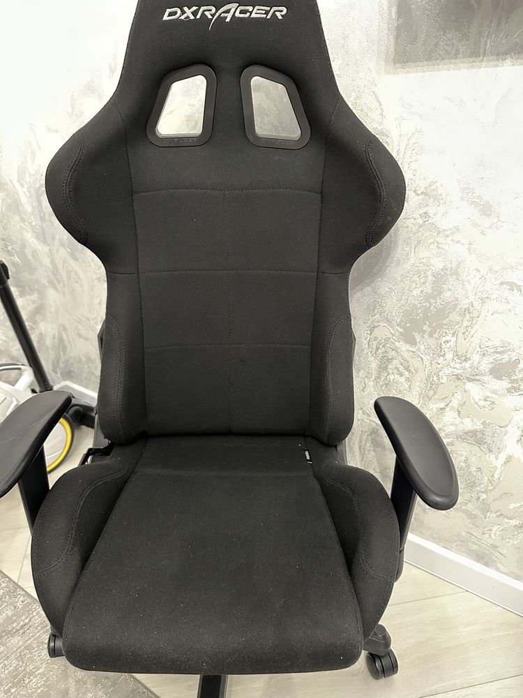 Продам компьютерное кресло DXRACER