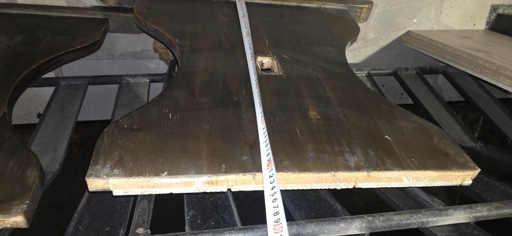 Голяма дървена маса