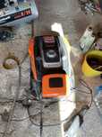 Robot tuns iarba gazon