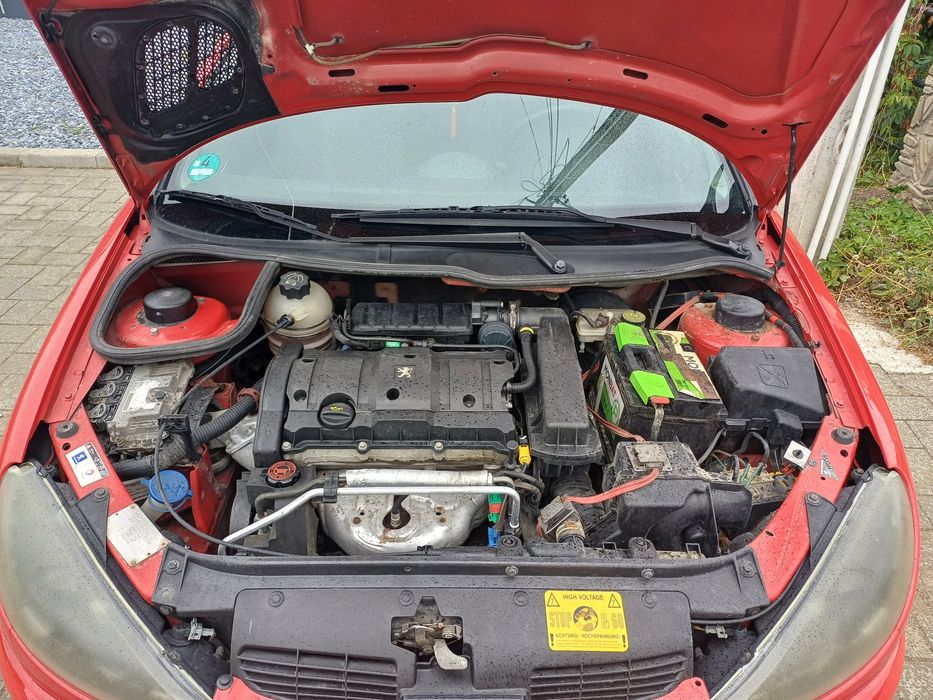 Se vinde Peugeot 206cc (furia roșie)
