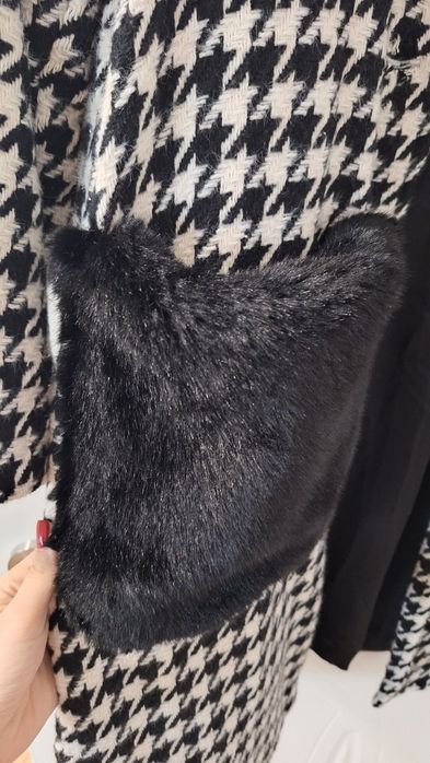 Палто с пухкави джобове