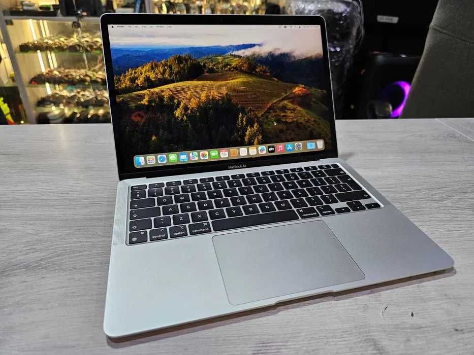 Apple MacBook Air 13inch M1 256GB 8RAM Space Gray / Silver