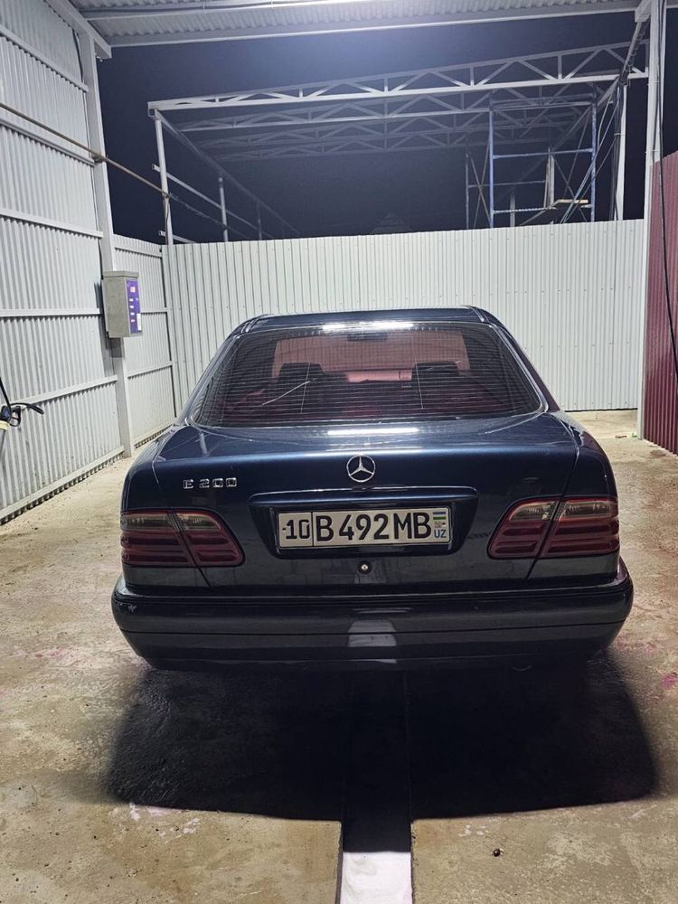 Mercedes-Benz w210