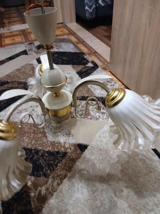 Продам люстру срочно